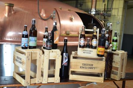 Sudhaus mit Flaschen Bierspezialitäten und Craftbiere